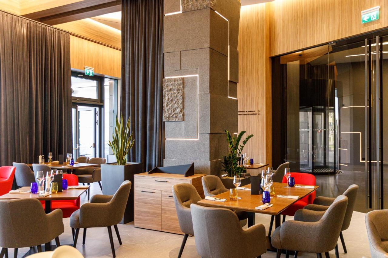 Qosmo Brasov Hotel Luaran gambar