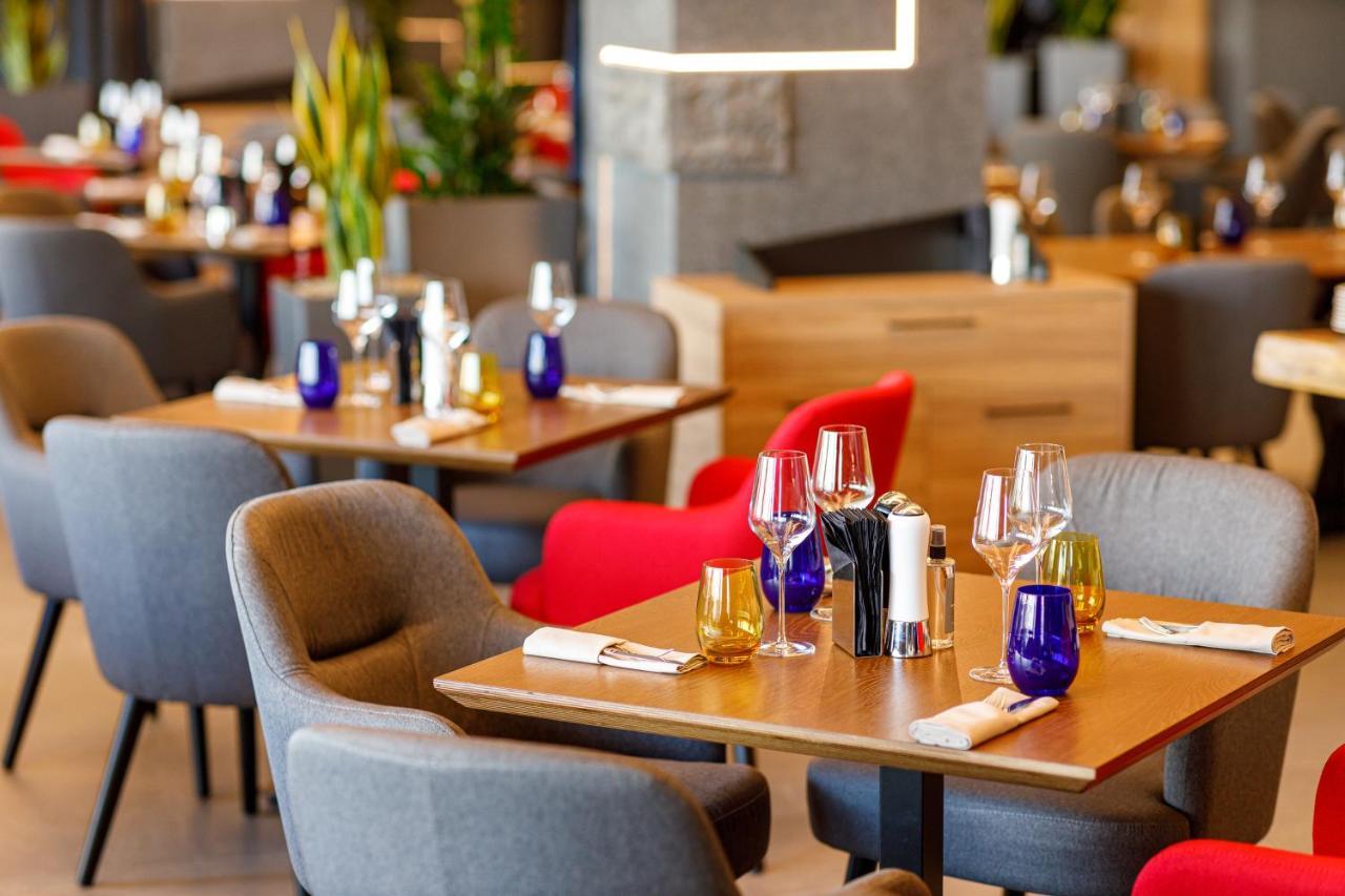 Qosmo Brasov Hotel Luaran gambar