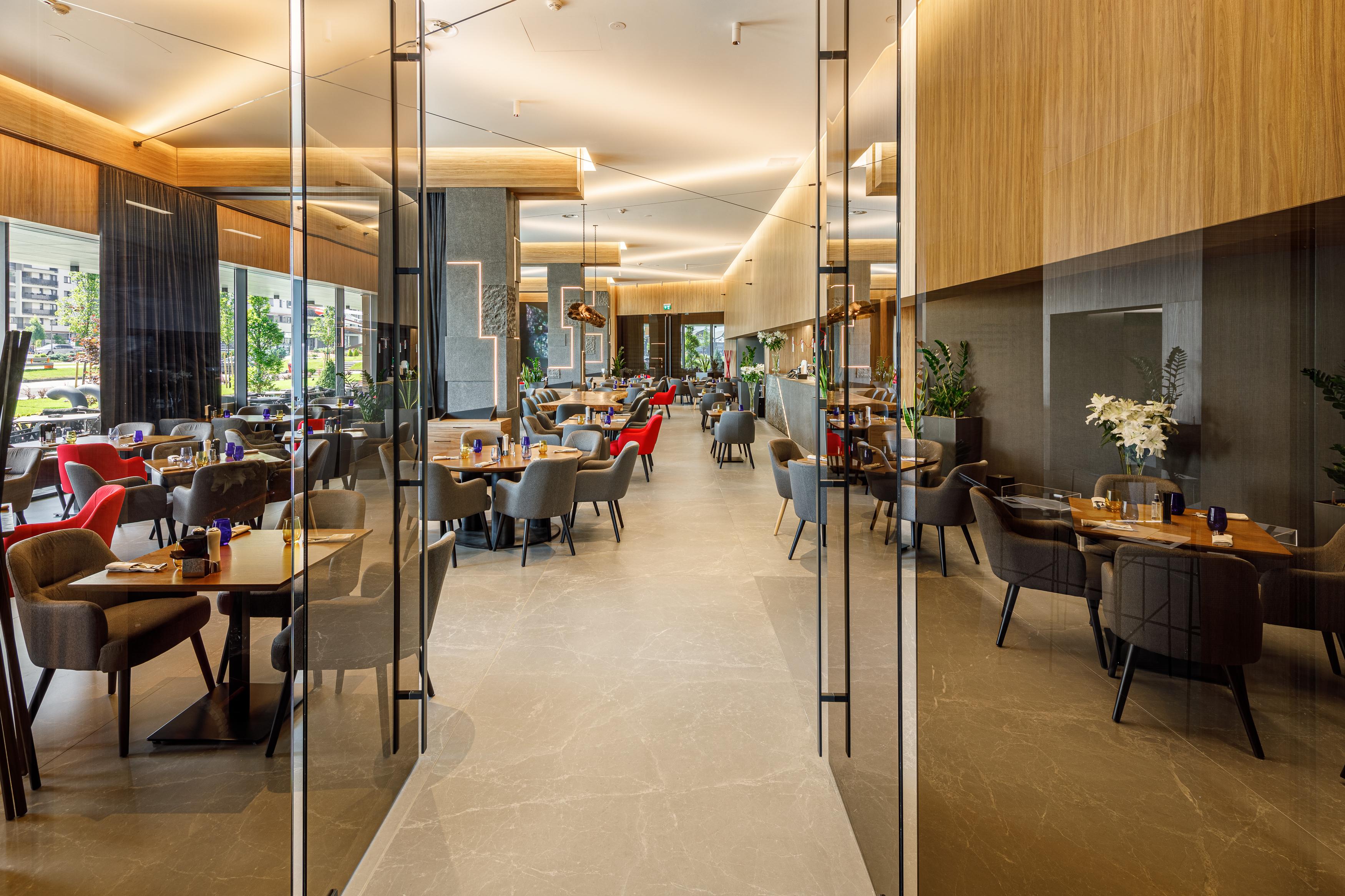 Qosmo Brasov Hotel Luaran gambar