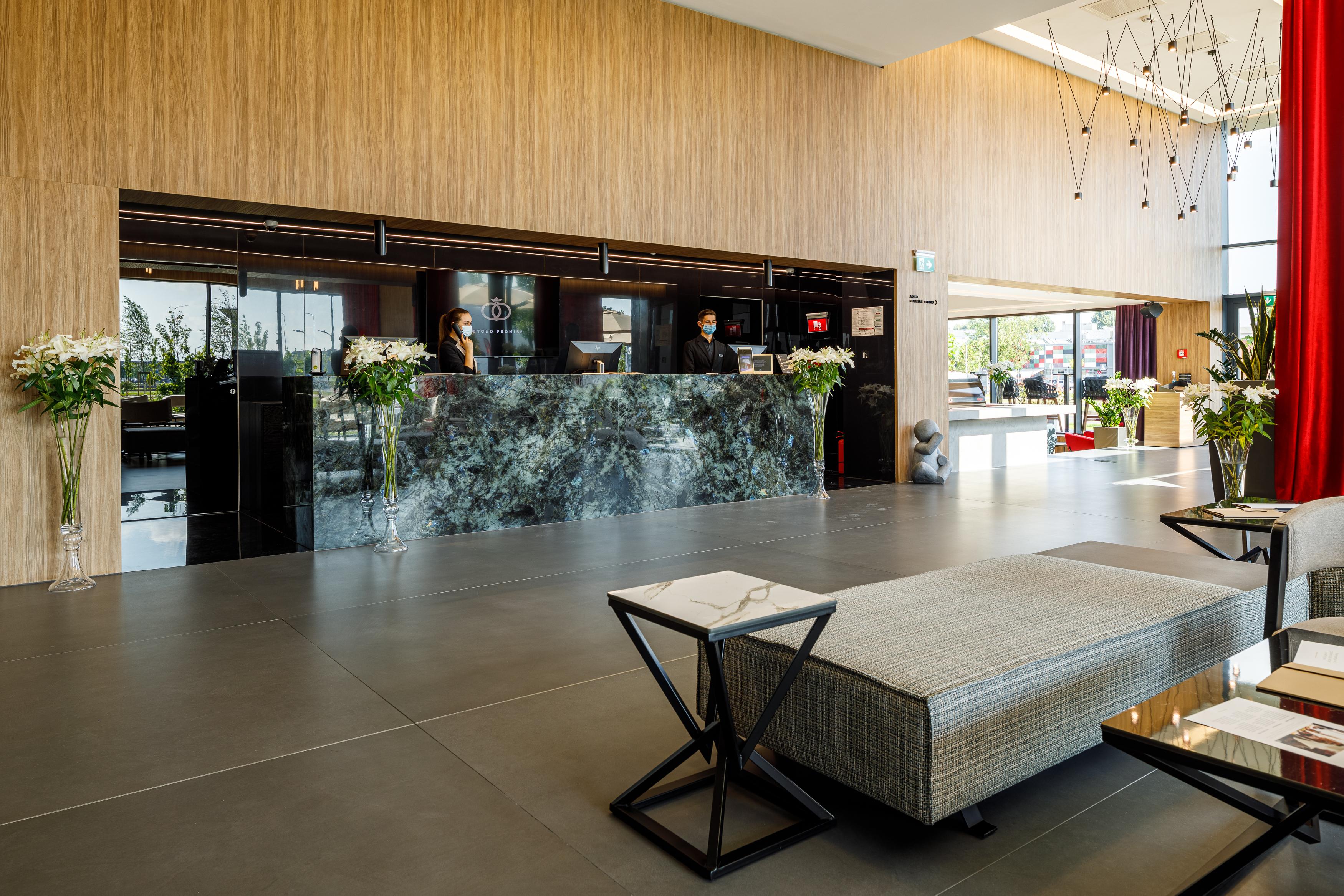 Qosmo Brasov Hotel Luaran gambar