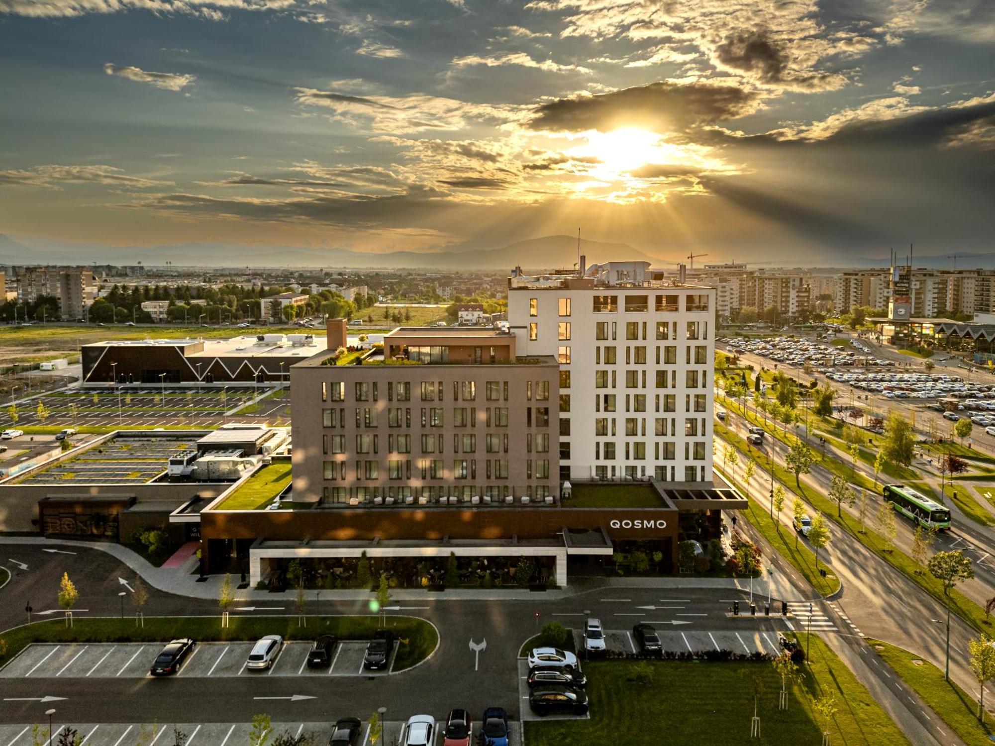 Qosmo Brasov Hotel Luaran gambar